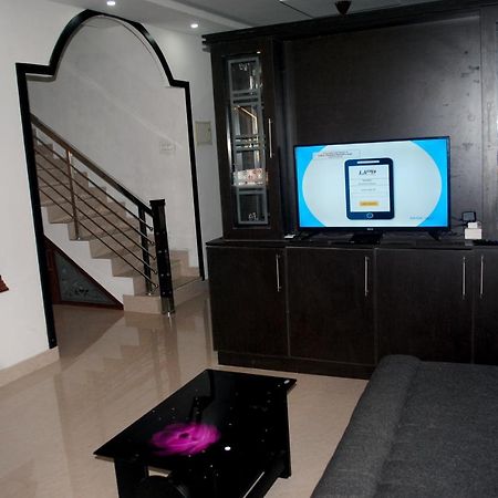 Nice Villa Irimbranallur Bagian luar foto