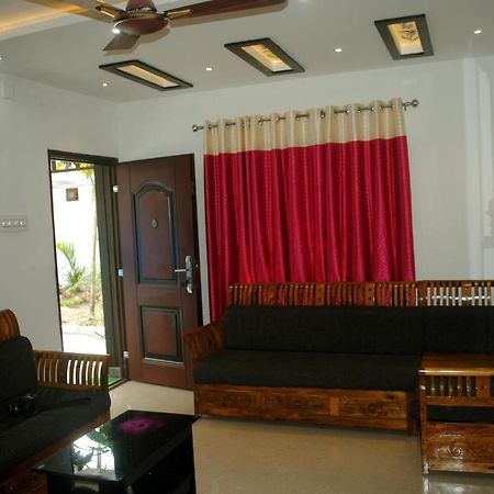 Nice Villa Irimbranallur Bagian luar foto