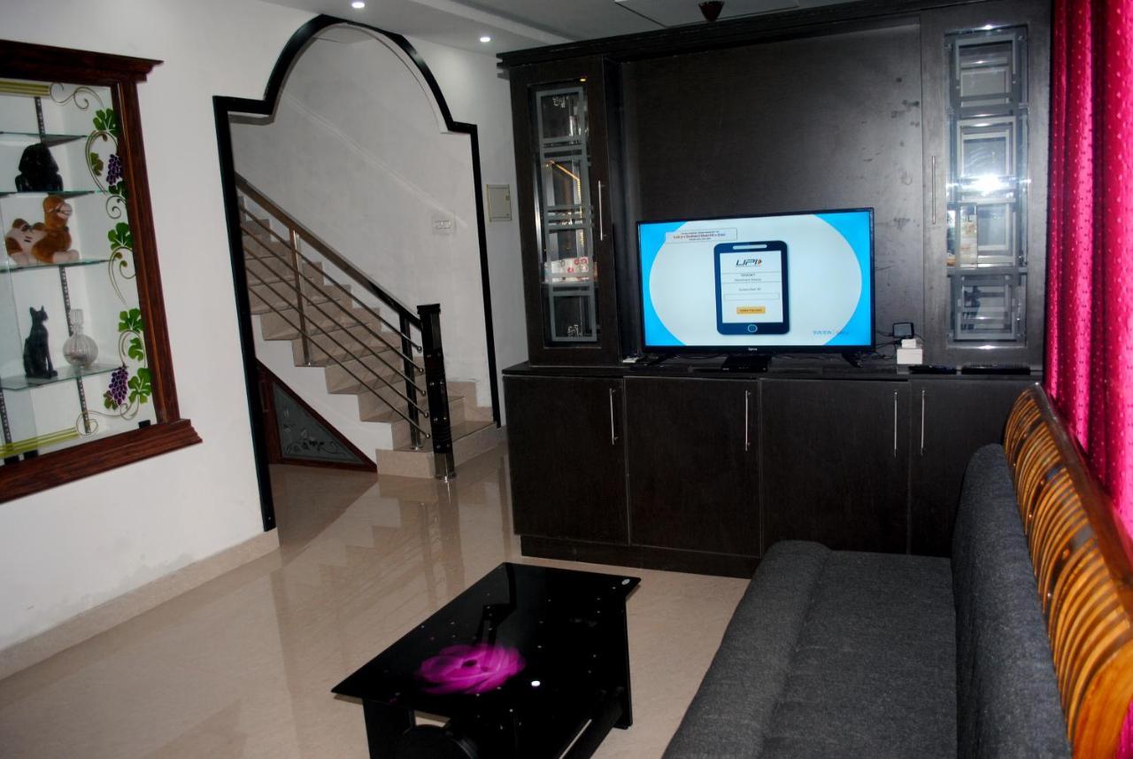 Nice Villa Irimbranallur Bagian luar foto