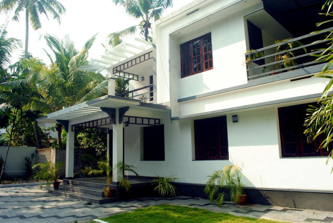 Nice Villa Irimbranallur Bagian luar foto