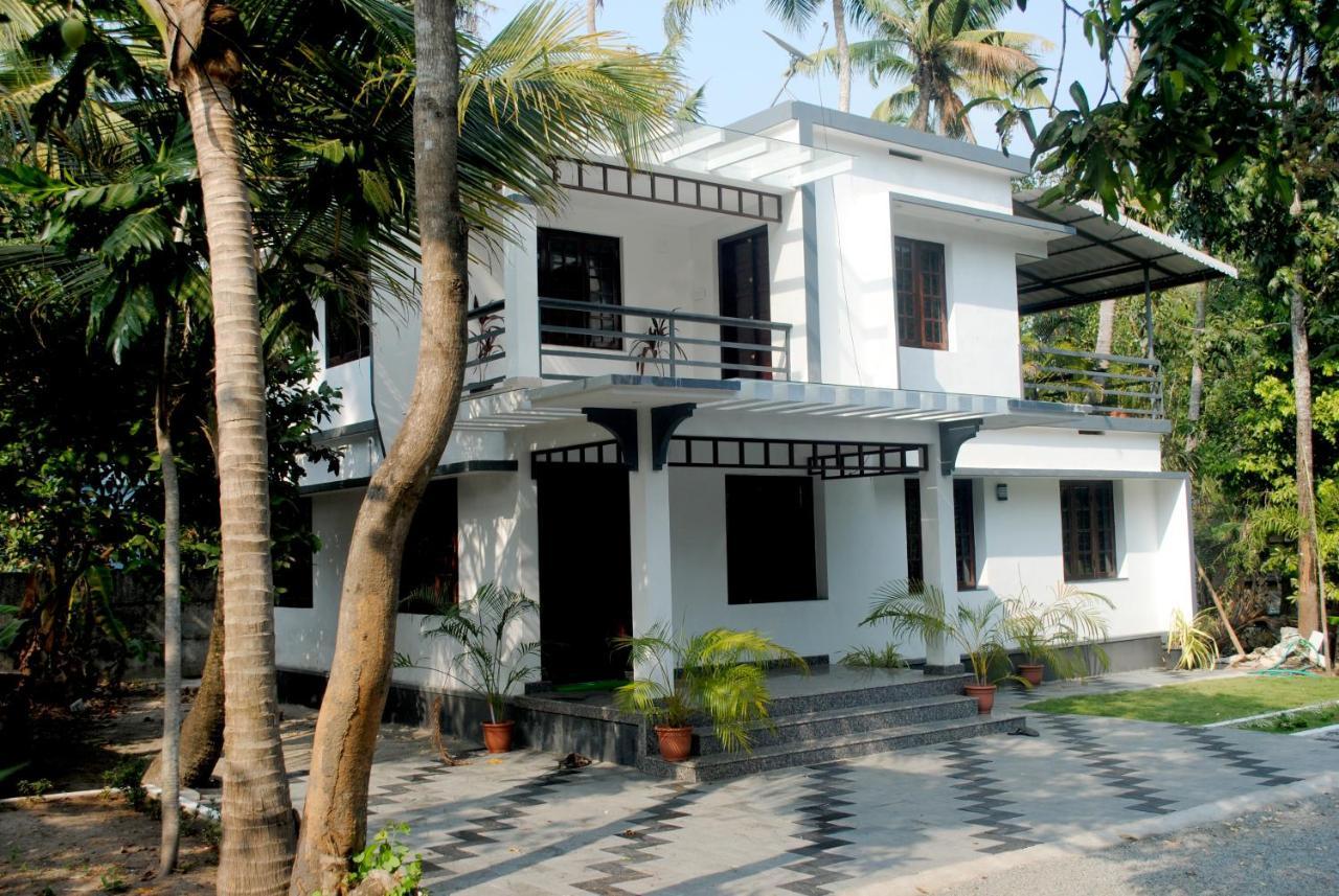 Nice Villa Irimbranallur Bagian luar foto