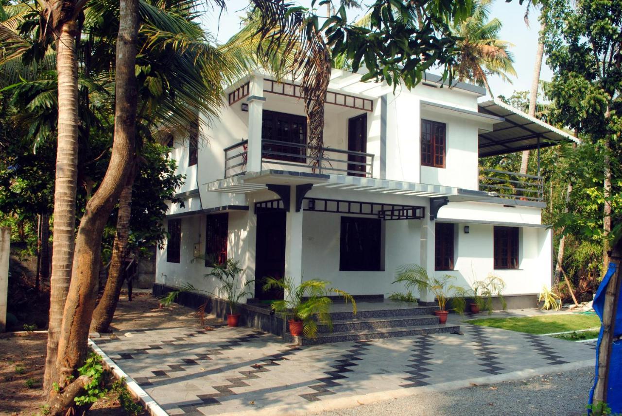 Nice Villa Irimbranallur Bagian luar foto