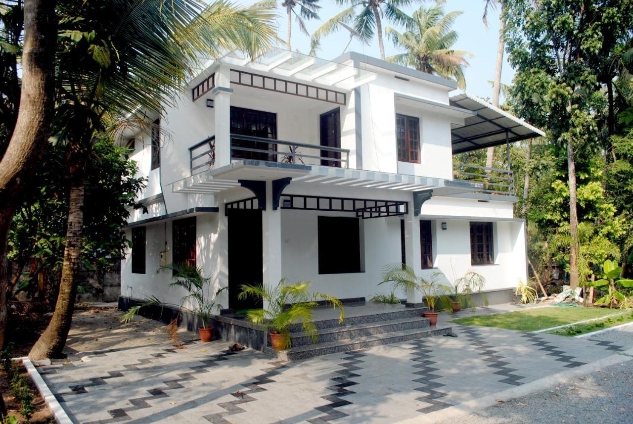 Nice Villa Irimbranallur Bagian luar foto